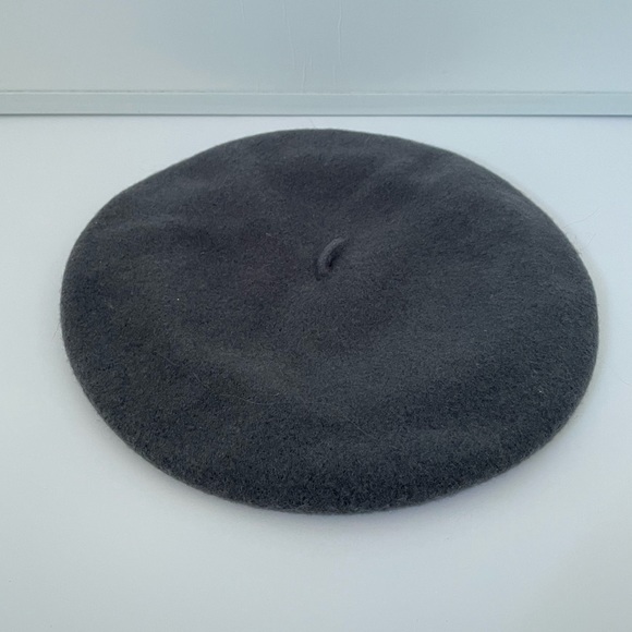 Holt Renfrew Gray Beret - Picture 1 of 4